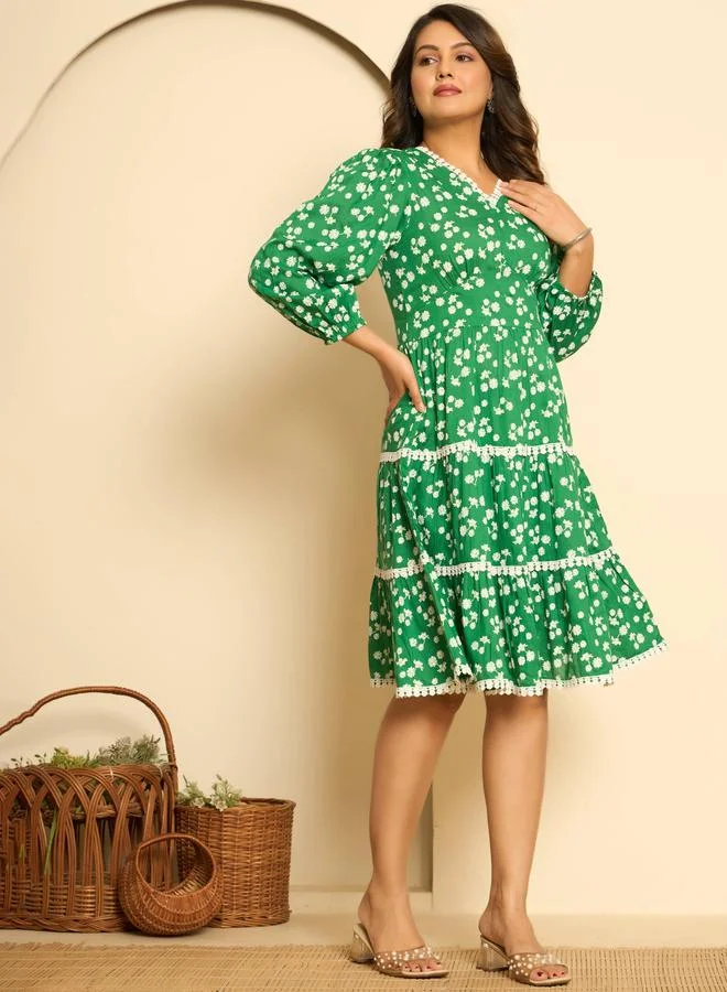 ملائم فستان مطبوع بالزهور الخضراء